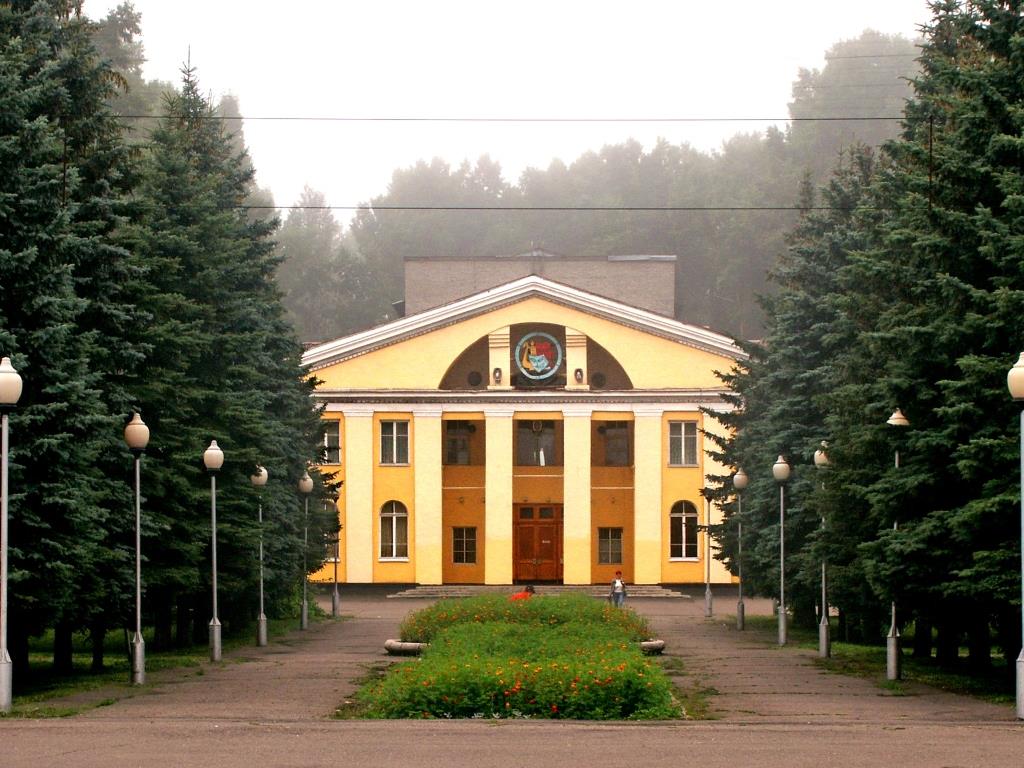 Дворец культуры имени В. В. Маяковского (ДК Маяковского, Дворец культуры  Маяковского, Клуб Маяковского) - Экскурсионное бюро Новокузнецка -  Фотоальбом - 400 Знаменитых Новокузнечан